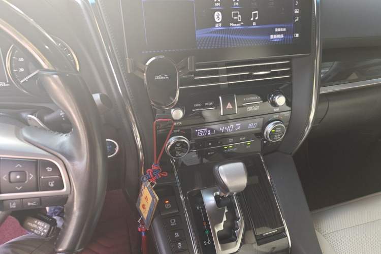 Used Lexus LM 2020 300h Seven-Seat Elegant Edition Audio And AC Panel