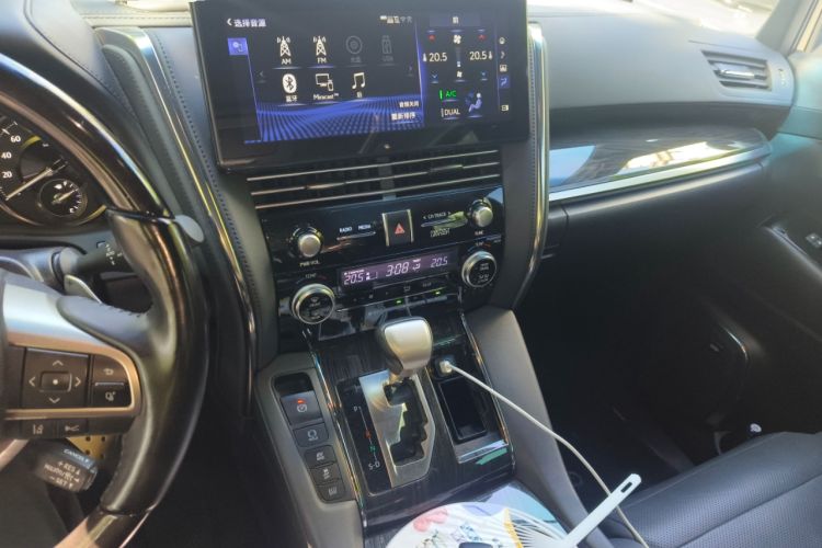 Used Lexus LM 2020 300h Seven-Seat Elegant Edition Audio And AC Panel