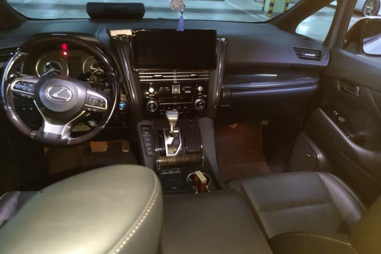 Used Lexus LM 2020 300h Four-Seat Grand Edition Center Console