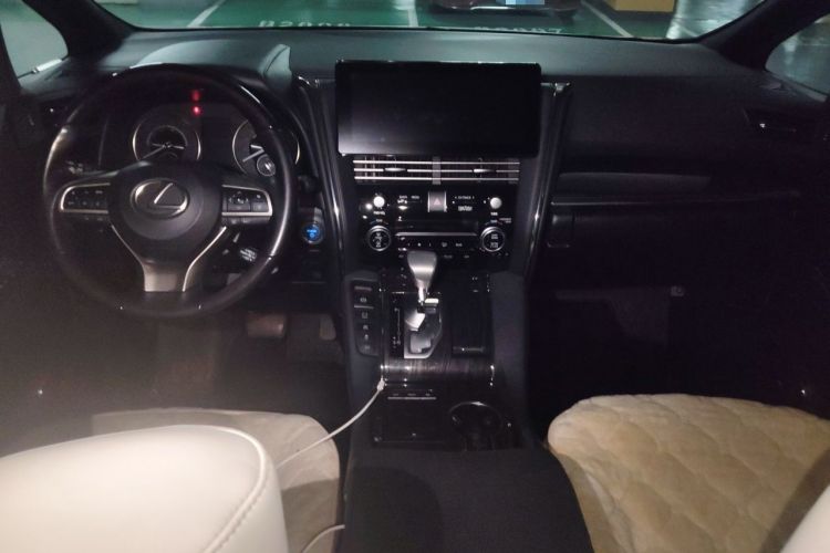 Used Lexus LM 2020 300h Four-Seat Grand Edition Center Console