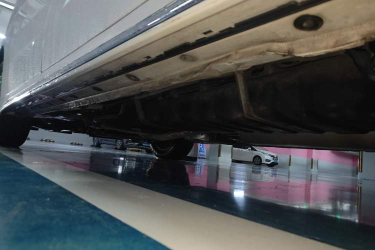 Used Lexus LM 2020 300h Seven-Seat Elegant Edition Chassis Rear Left
