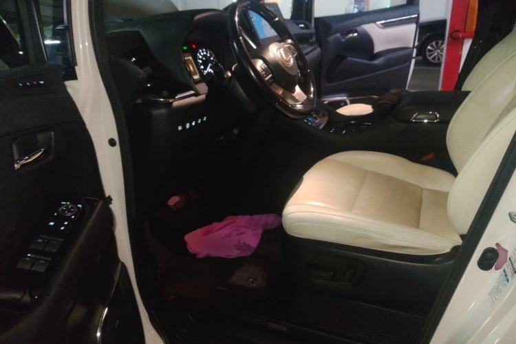 Used Lexus LM 2020 300h Seven-Seat Elegant Edition Driver Seat