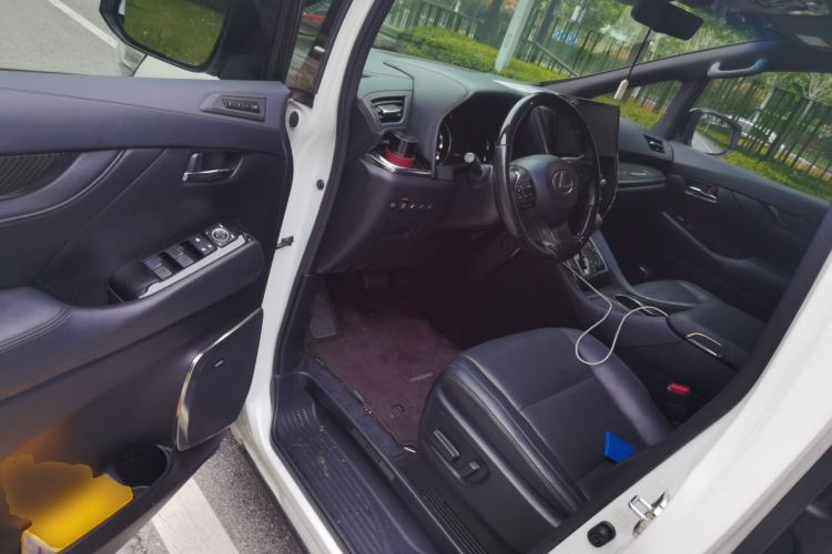 Used Lexus LM 2020 300h Seven-Seat Elegant Edition Driver Seat