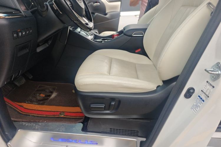 Used Lexus LM 2020 300h Seven-Seat Elegant Edition Driver Seat