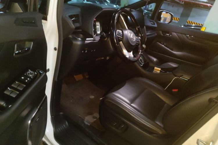 Used Lexus LM 2020 300h Four-Seat Grand Edition Driver Seat