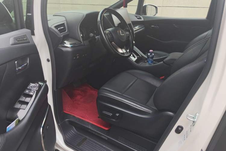 Used Lexus LM 2020 300h Four-Seat Grand Edition Driver Seat