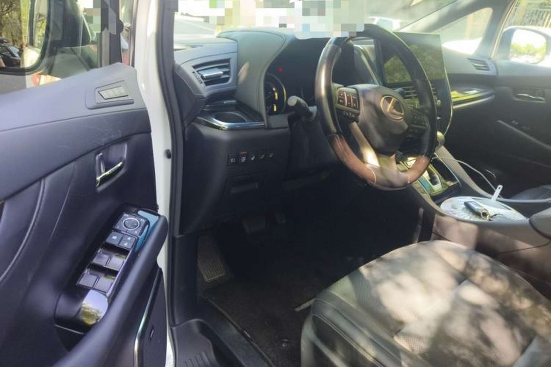 Used Lexus LM 2020 300h Seven-Seat Elegant Edition Driver Seat