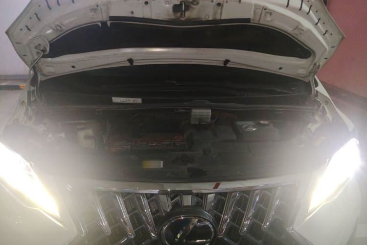 Used Lexus LM 2020 300h Seven-Seat Elegant Edition Engine Bay