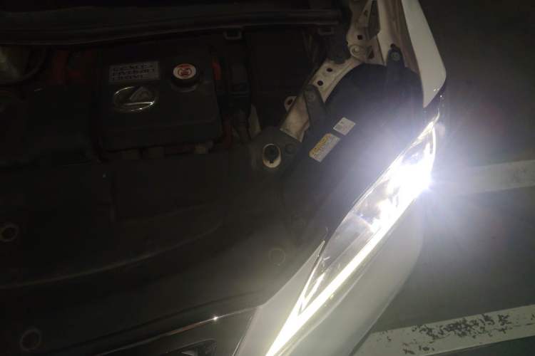 Used Lexus LM 2020 300h Seven-Seat Elegant Edition Engine Bay Left