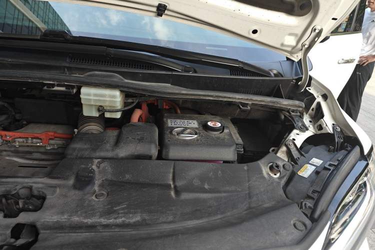 Used Lexus LM 2020 300h Seven-Seat Elegant Edition Engine Bay Left