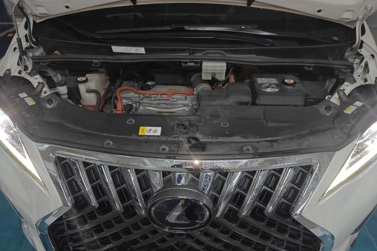 Used Lexus LM 2020 300h Seven-Seat Elegant Edition Engine Bay