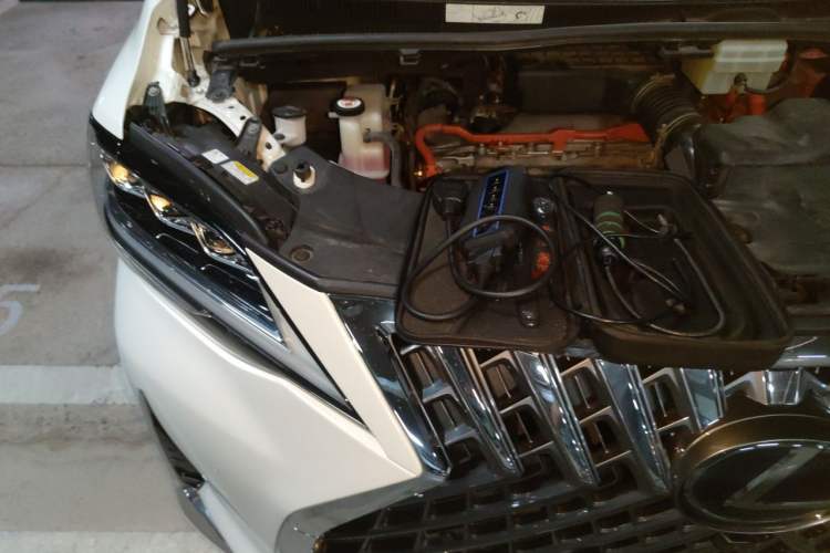 Used Lexus LM 2020 300h Four-Seat Grand Edition Engine Bay Right