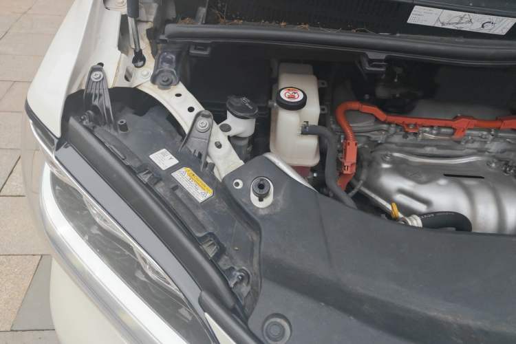 Used Lexus LM 2020 300h Four-Seat Grand Edition Engine Bay Right