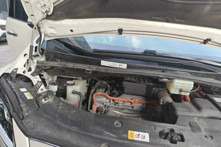 Used Lexus LM 2020 300h Seven-Seat Elegant Edition Engine Bay Right