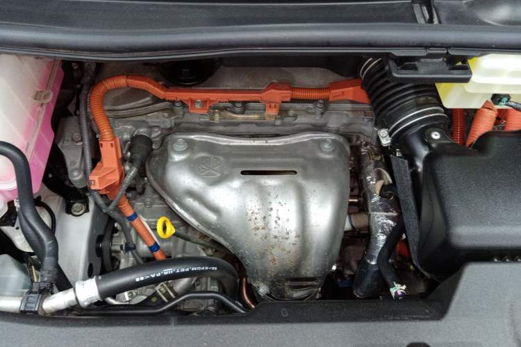 Used Lexus LM 2020 300h Seven-Seat Elegant Edition Engine Bay
