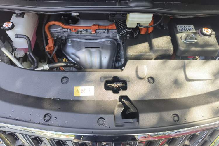 Used Lexus LM 2020 300h Seven-Seat Elegant Edition Engine Bay