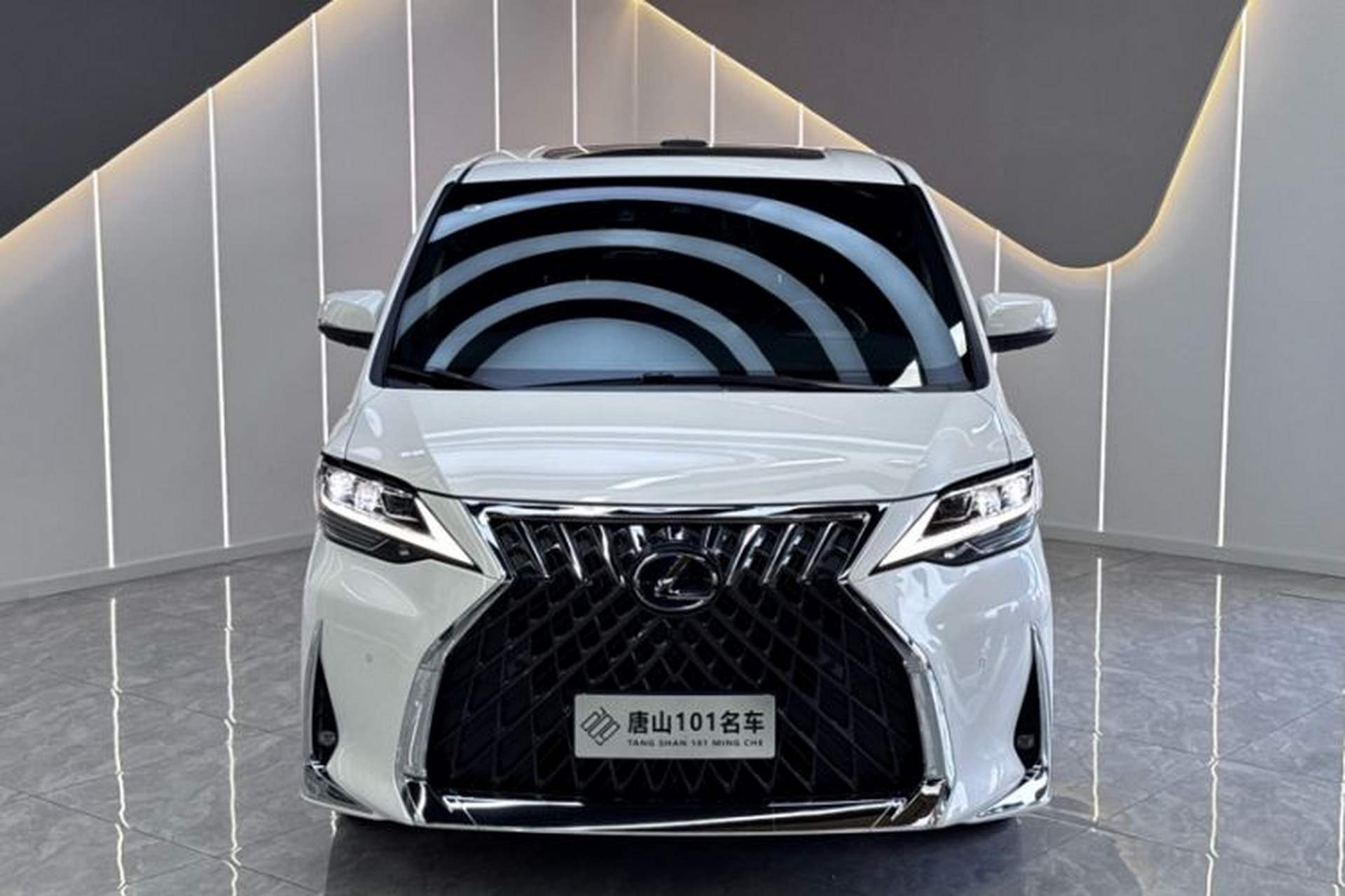 Used Lexus LM 2020 300h Four-Seat Grand Edition Exterior 1