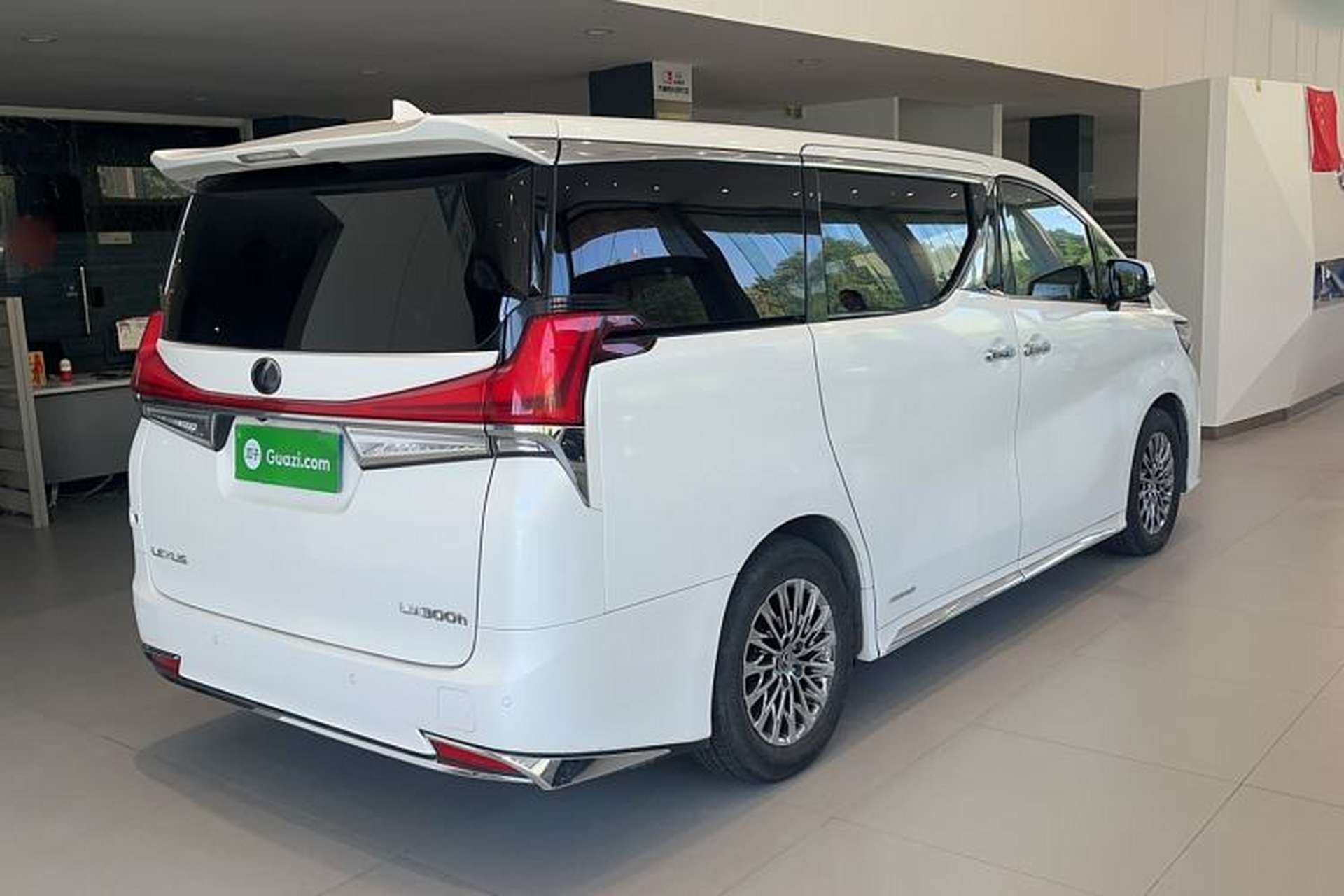 Used Lexus LM 2020 300h Seven-Seat Elegant Edition Exterior 3