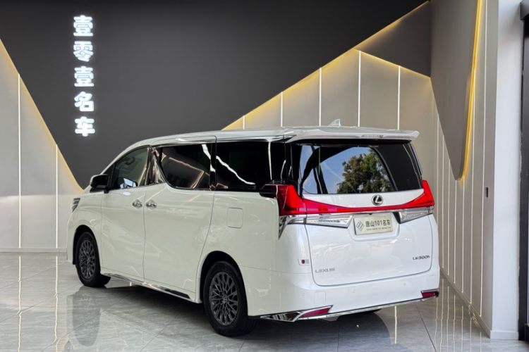 Used Lexus LM 2020 300h Four-Seat Grand Edition Exterior 3