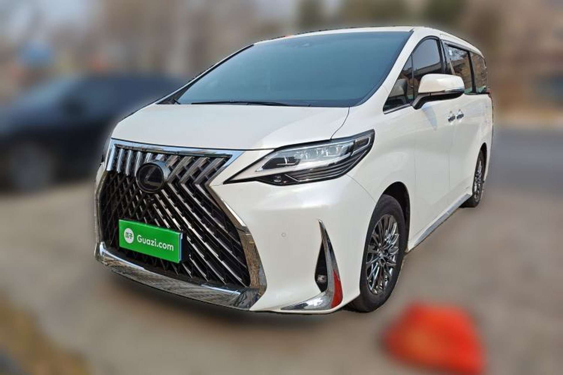 Used Lexus LM 2020 300h Seven-Seat Elegant Edition Front Left 45 Deg