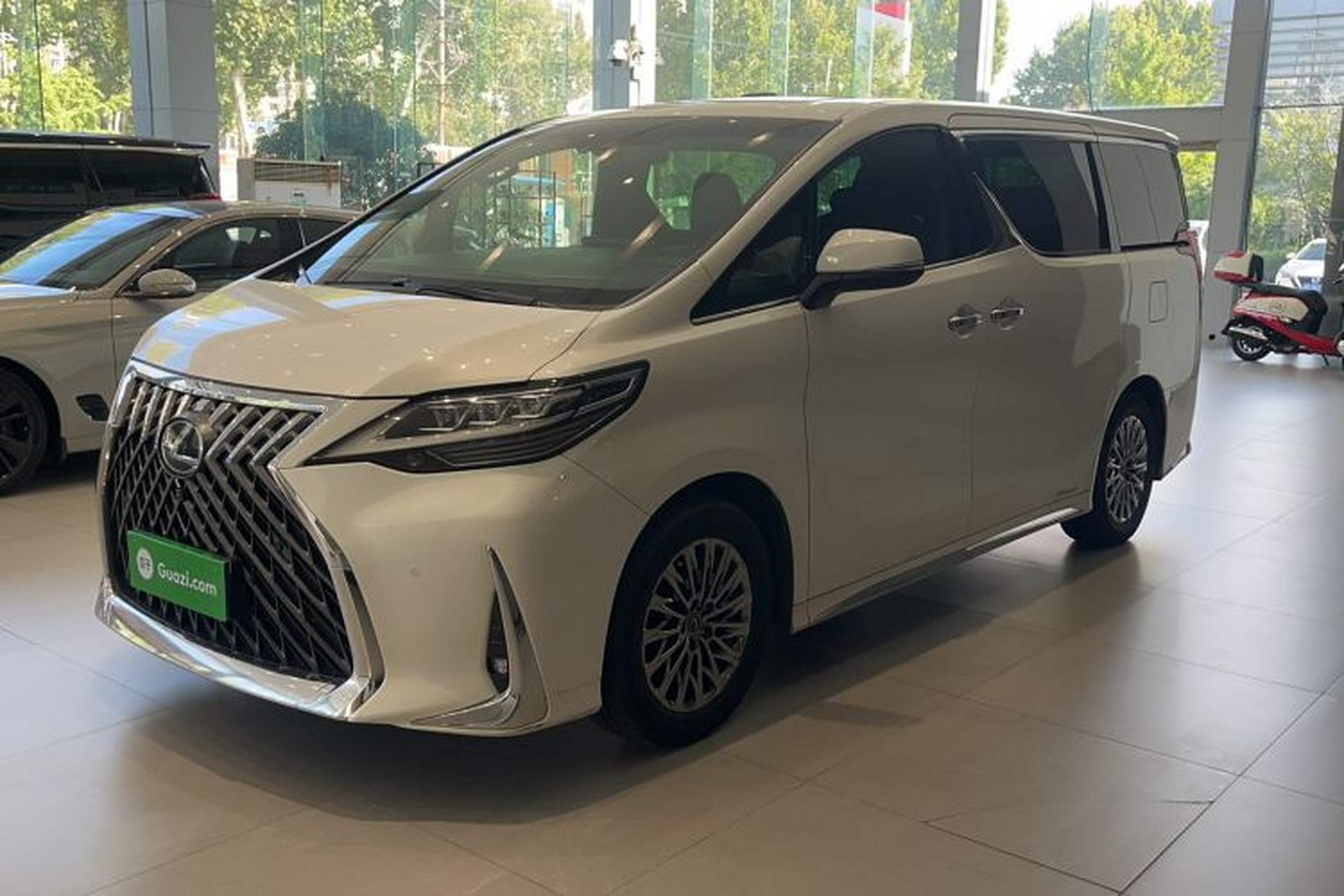 Used Lexus LM 2020 300h Seven-Seat Elegant Edition Front Left 45 Deg