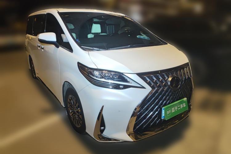 Used Lexus LM 2020 300h Four-Seat Grand Edition Front Right 45 Deg