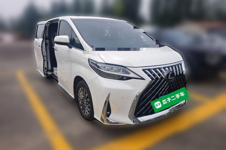 Used Lexus LM 2020 300h Seven-Seat Elegant Edition Front Right 45 Deg