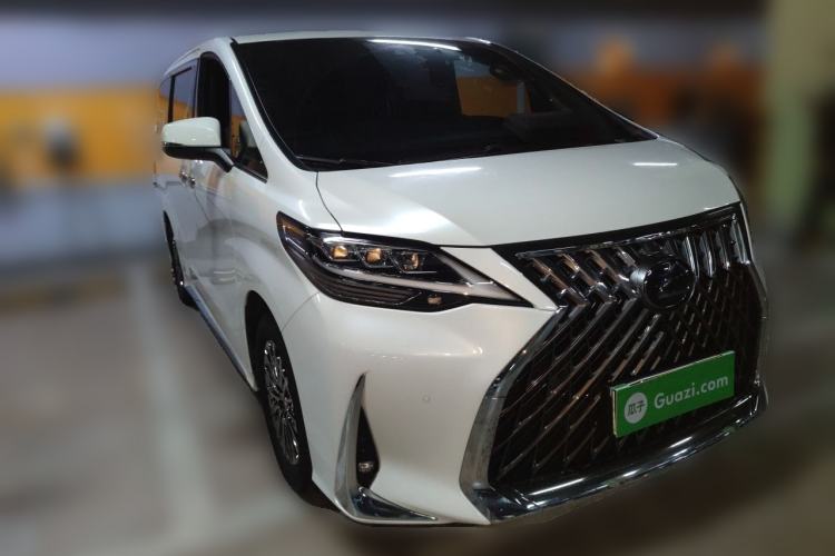 Used Lexus LM 2020 300h Four-Seat Grand Edition Front Right 45 Deg