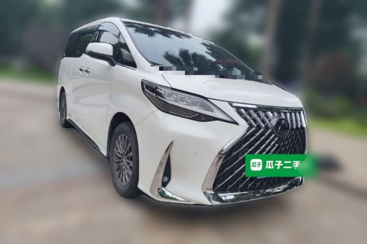 Used Lexus LM 2020 300h Four-Seat Grand Edition Front Right 45 Deg