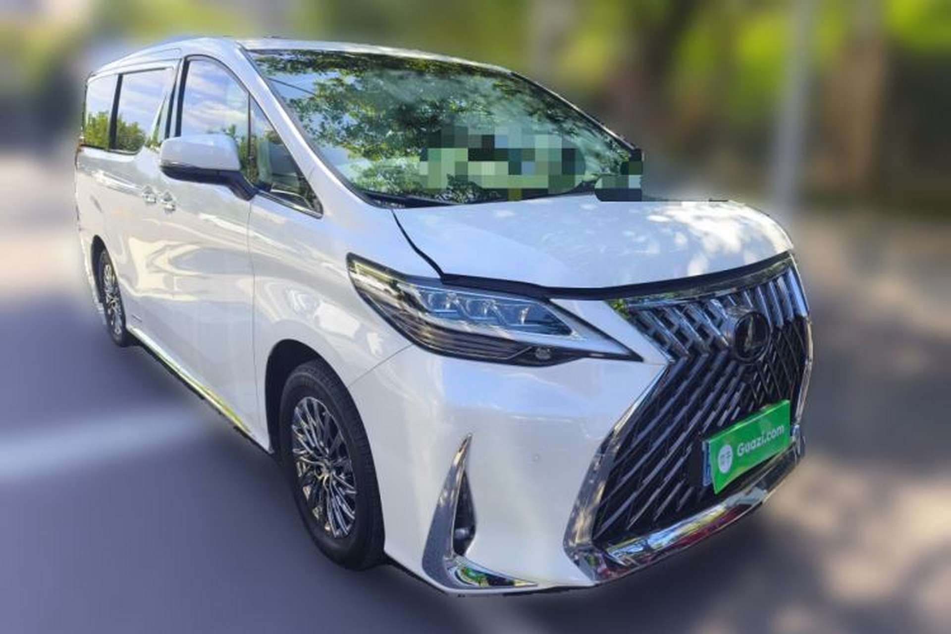 Used Lexus LM 2020 300h Seven-Seat Elegant Edition Front Right 45 Deg