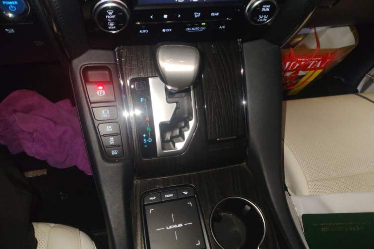 Used Lexus LM 2020 300h Seven-Seat Elegant Edition Gear Lever