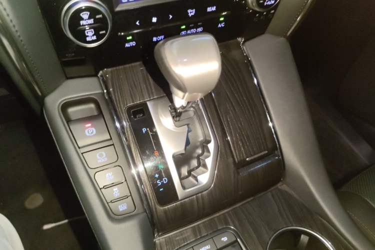 Used Lexus LM 2020 300h Four-Seat Grand Edition Gear Lever