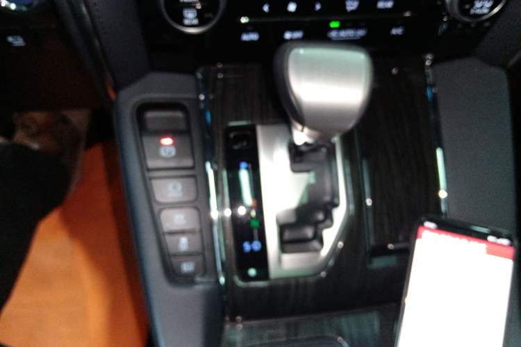 Used Lexus LM 2020 300h Seven-Seat Elegant Edition Gear Lever
