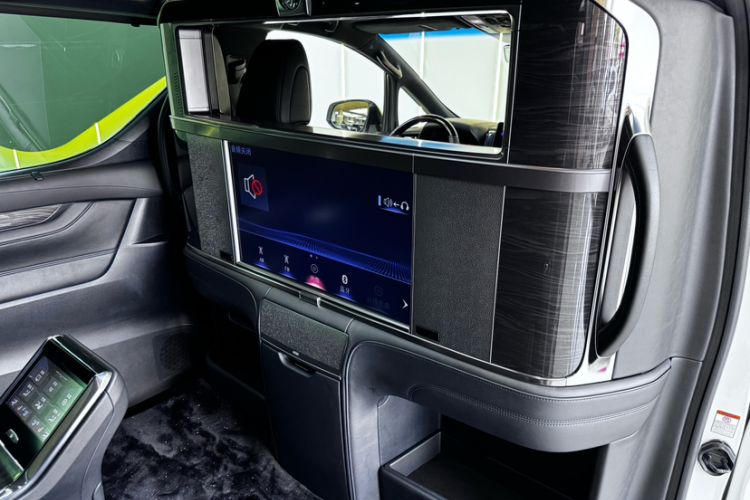 Used Lexus LM 2020 300h Four-Seat Grand Edition Interior 10