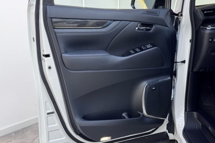 Used Lexus LM 2020 300h Four-Seat Grand Edition Interior 11