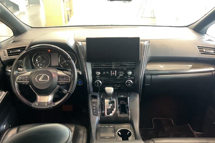 Used Lexus LM 2020 300h Seven-Seat Elegant Edition Interior 3