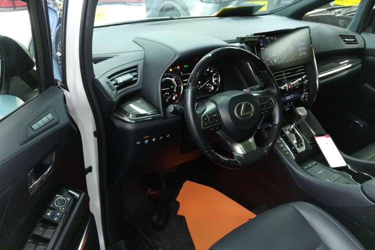 Used Lexus LM 2020 300h Seven-Seat Elegant Edition Interior 3