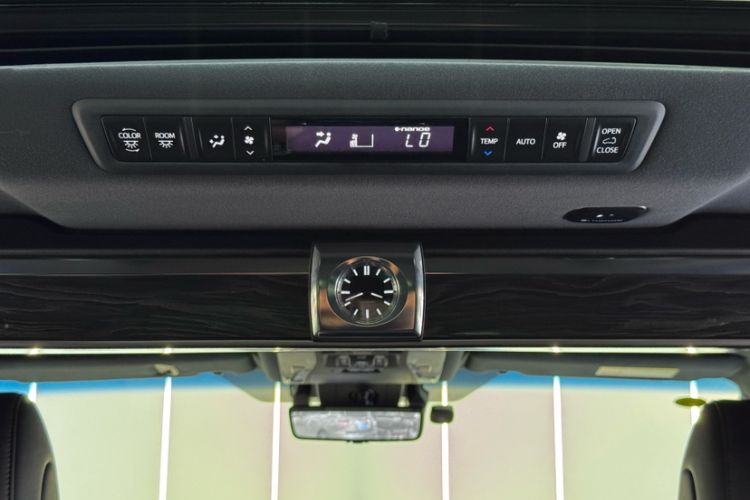 Used Lexus LM 2020 300h Four-Seat Grand Edition Interior 4