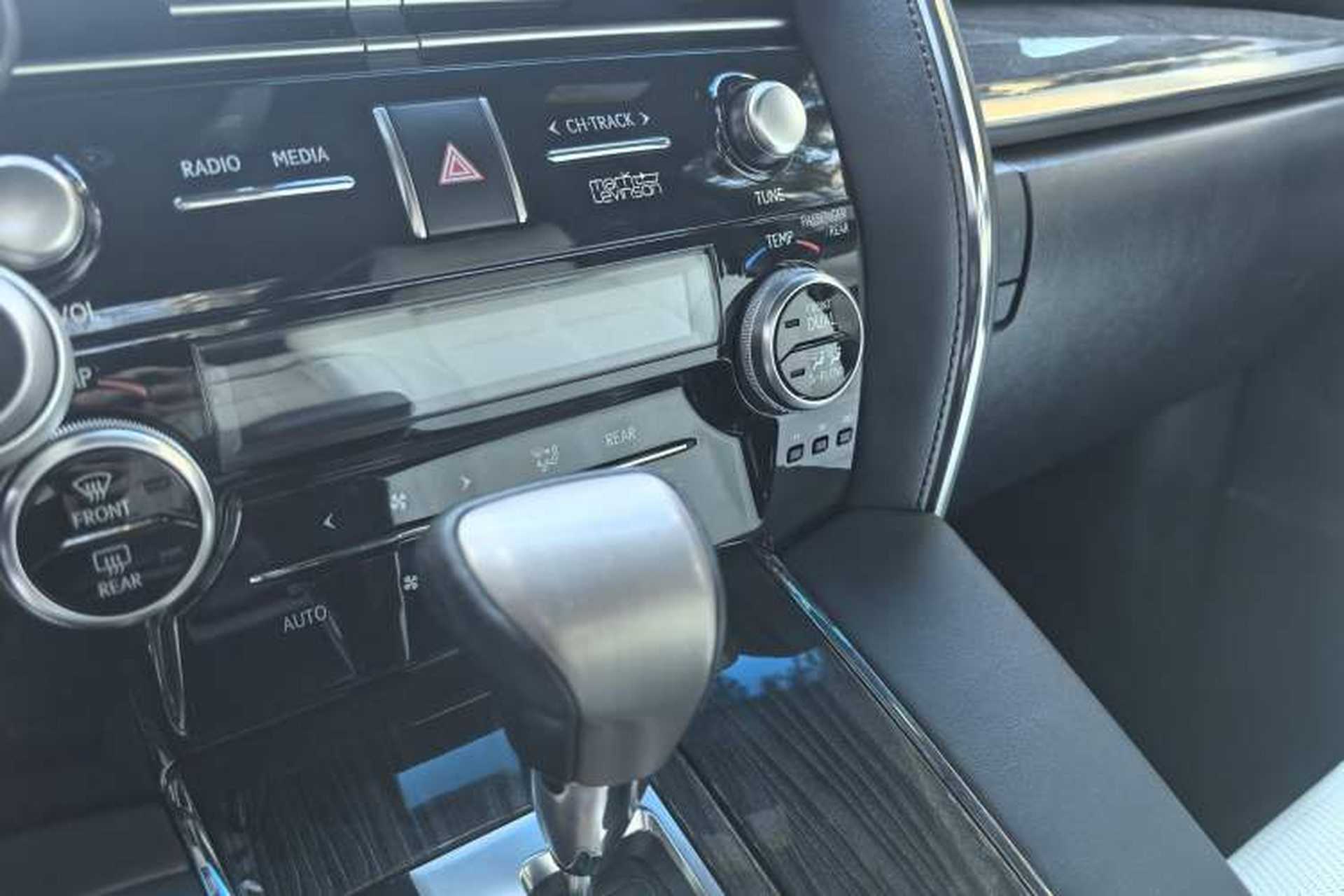Used Lexus LM 2020 300h Seven-Seat Elegant Edition Interior 5