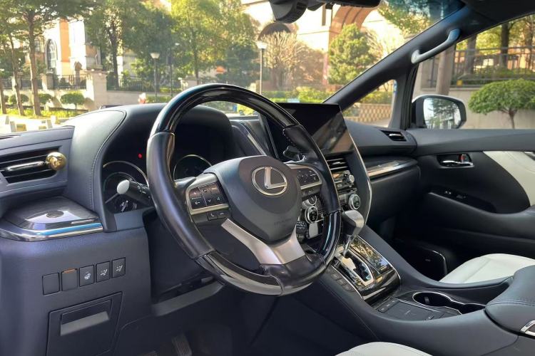 Used Lexus LM 2020 300h Seven-Seat Elegant Edition Interior 7