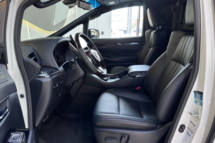 Used Lexus LM 2020 300h Four-Seat Grand Edition Interior 7