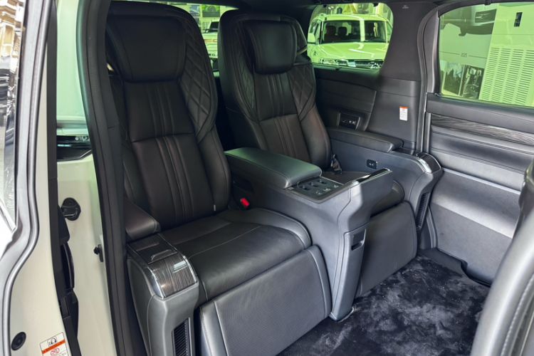 Used Lexus LM 2020 300h Four-Seat Grand Edition Interior 9