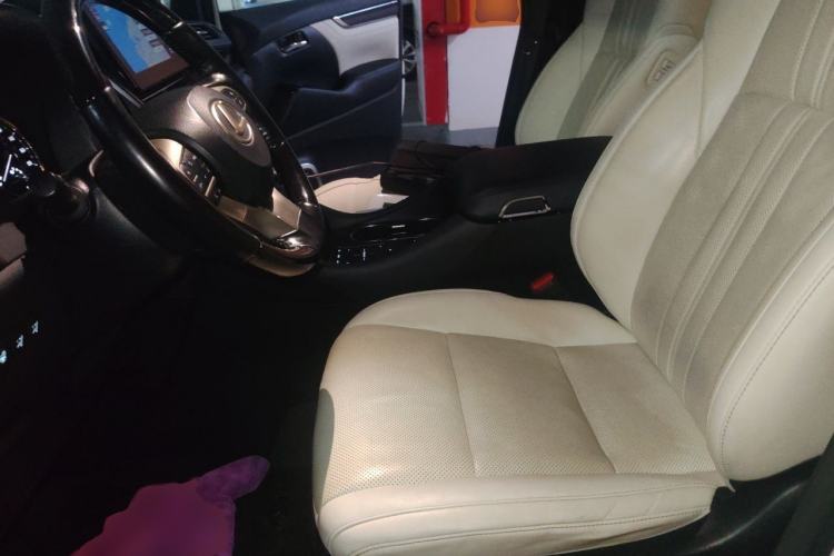 Used Lexus LM 2020 300h Seven-Seat Elegant Edition Left Front Seat