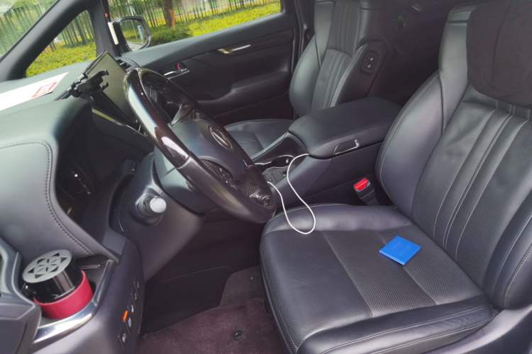 Used Lexus LM 2020 300h Seven-Seat Elegant Edition Left Front Seat