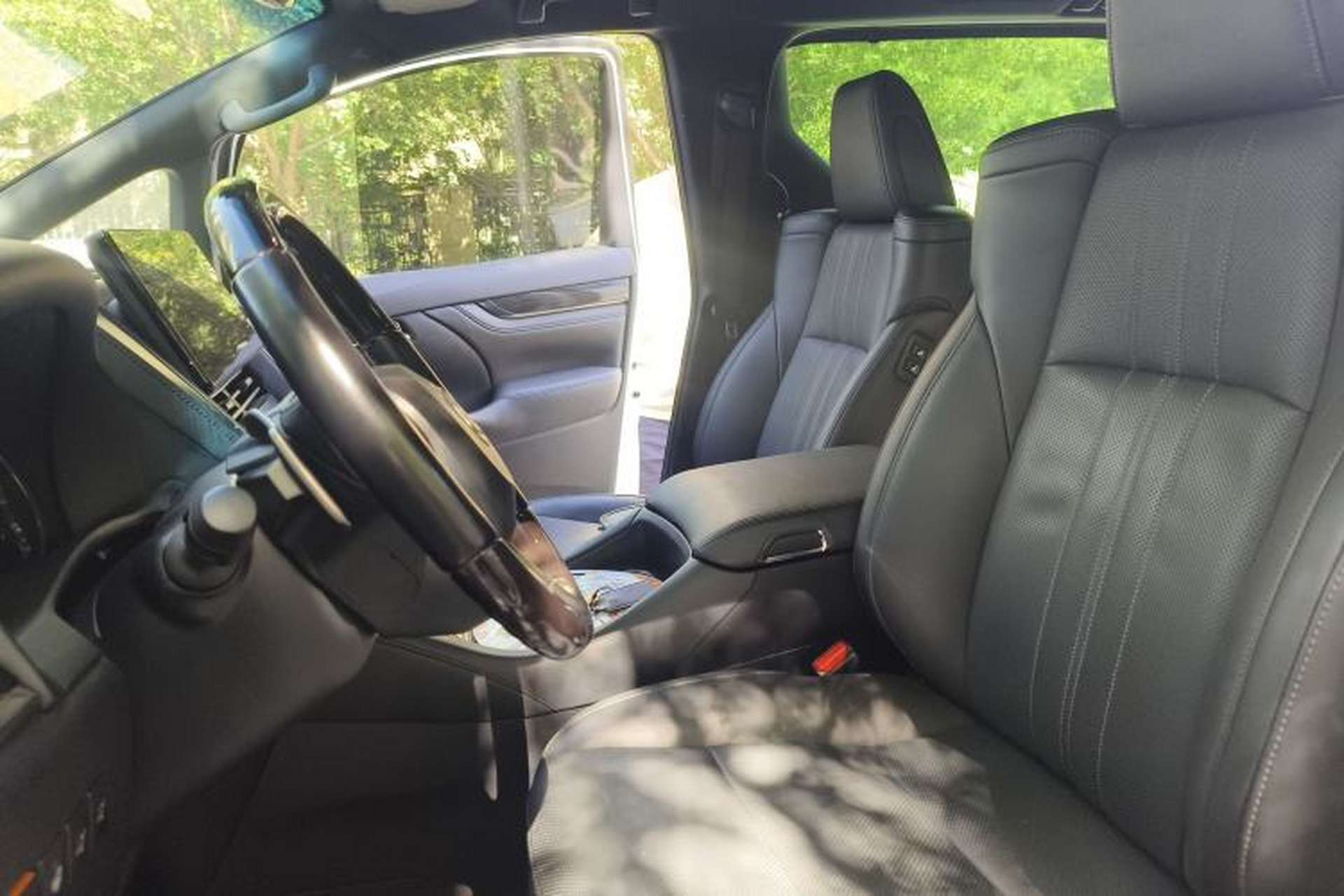 Used Lexus LM 2020 300h Seven-Seat Elegant Edition Left Front Seat