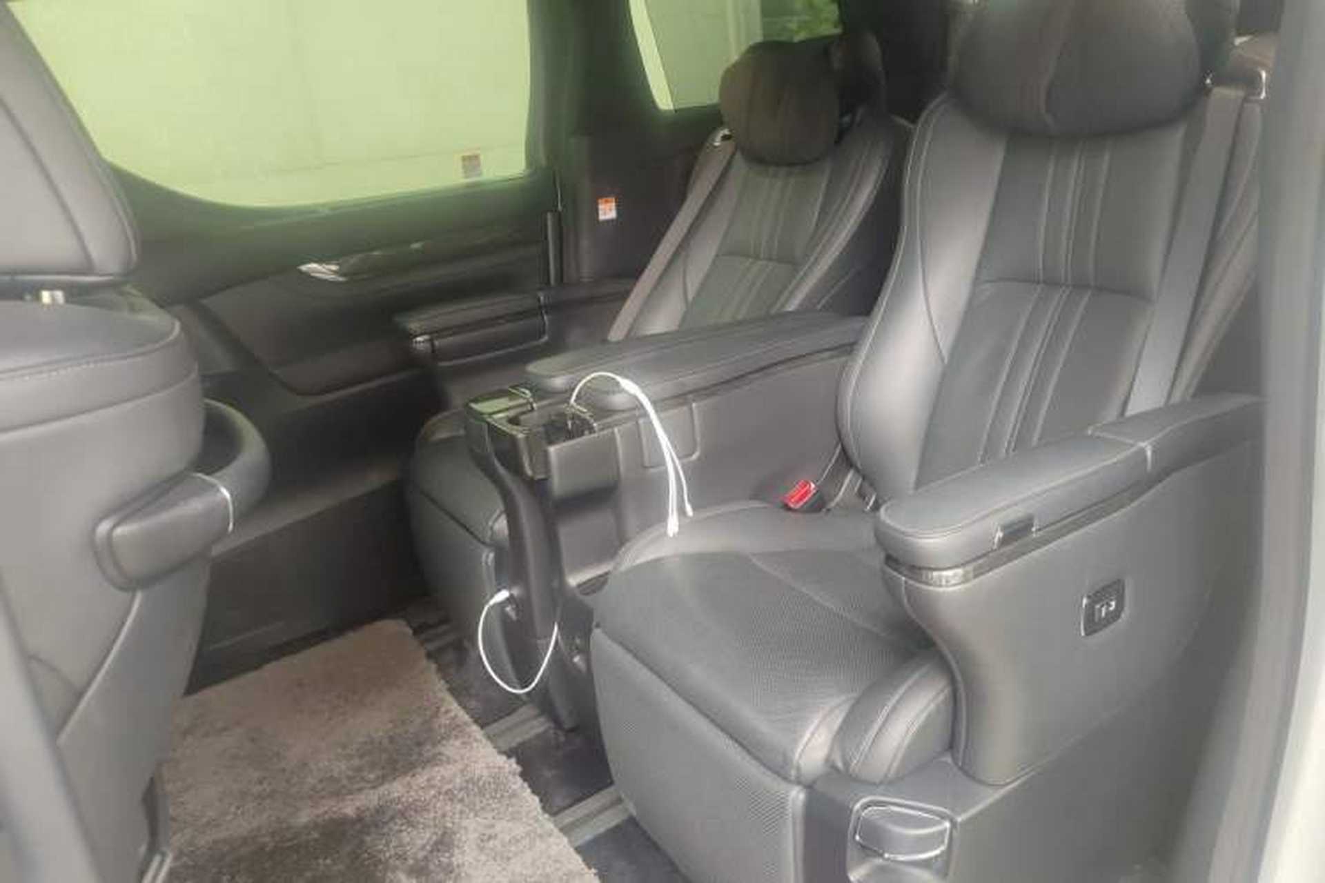 Used Lexus LM 2020 300h Seven-Seat Elegant Edition Left Rear Seat