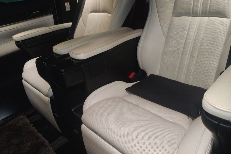 Used Lexus LM 2020 300h Seven-Seat Elegant Edition Left Rear Seat