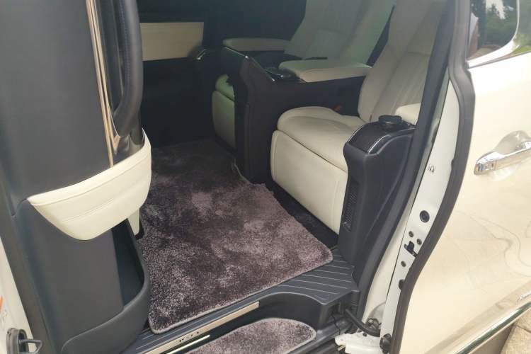 Used Lexus LM 2020 300h Four-Seat Grand Edition Left Rear Seat
