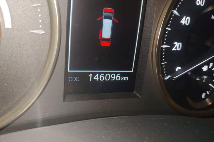 Used Lexus LM 2020 300h Seven-Seat Elegant Edition Odometer Close Up