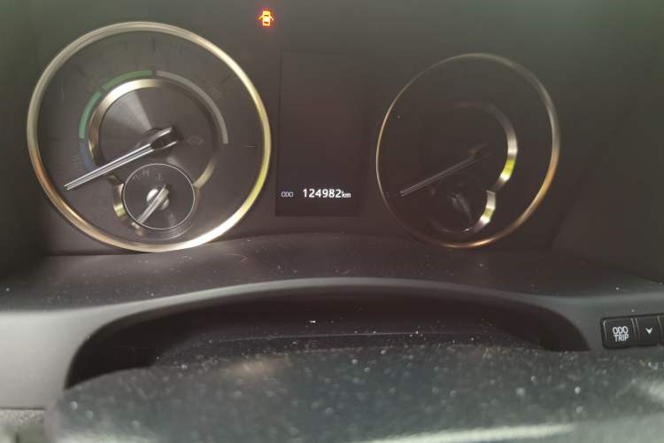 Used Lexus LM 2020 300h Seven-Seat Elegant Edition Odometer Close Up